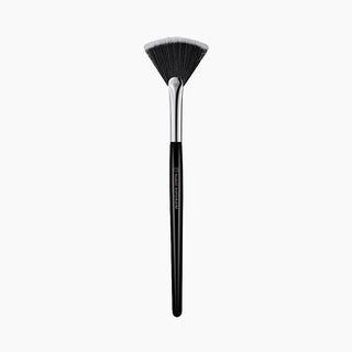 Studio17 Small Fan Brush 463 1u – pinceau éventail fin professionnel pour highlighter et poudre