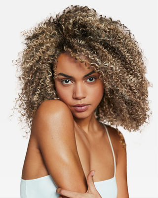 Kérastase Blond Absolu – Pack Bain Ultra-Violet 250 ml + Cicaflash 250 ml = MINI BROSSE DE SAC OFFERTE