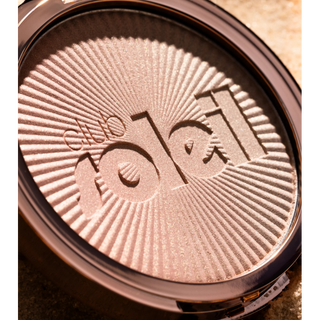 essence Club Soleil Gradient Highlighter 01 Sunset Drip